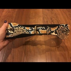 BCBG size Medium Belt